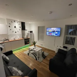  Apartment Central Serviced - Two Bedroom