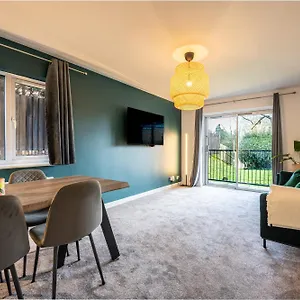 Newly Refurbished - Stylish Central Apt W/parking Southampton
